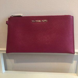 Stylish Clutch - Perfect For a Night Out!